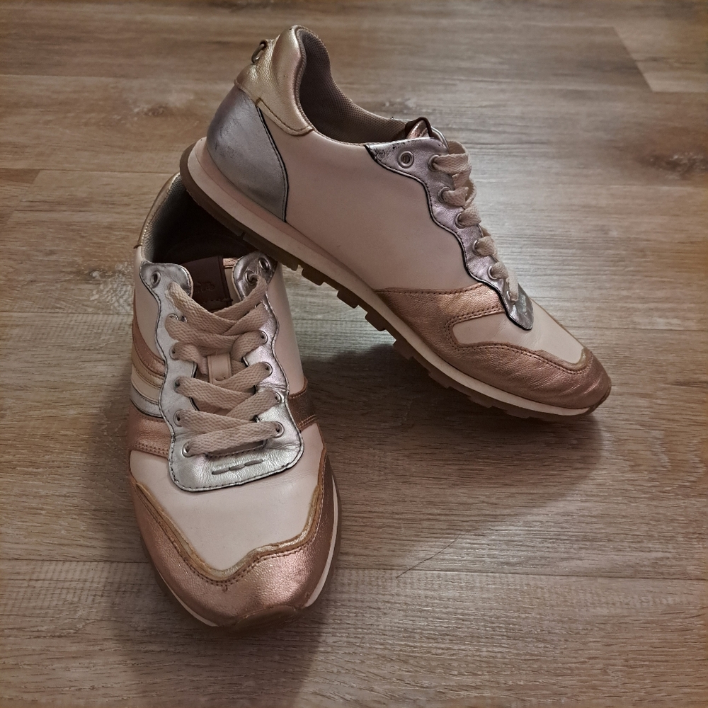 COACH Wave Patchwork Runner Beige Rose Silver Gold Wave Stripes Women's Size 8.5